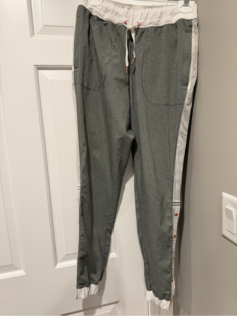 Lululemon Gray lightweight Joggers Size 6